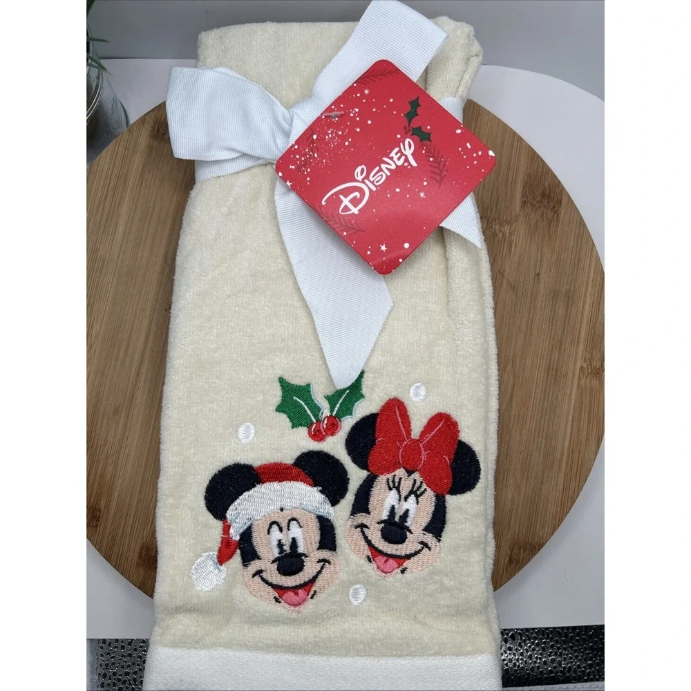 NEW Disney 2 Pack Mickey Mouse and Minnie Mouse Christmas Hand‎ Towels